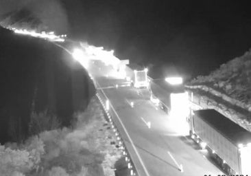 La tractorada corta al tráfico la A-6 entre Castilla y León y Galicia