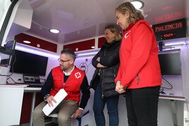 La Junta financia 27 vehículos 'eco' adaptados para que Cruz Roja pueda atender a los colectivos más vulnerables en los pueblos