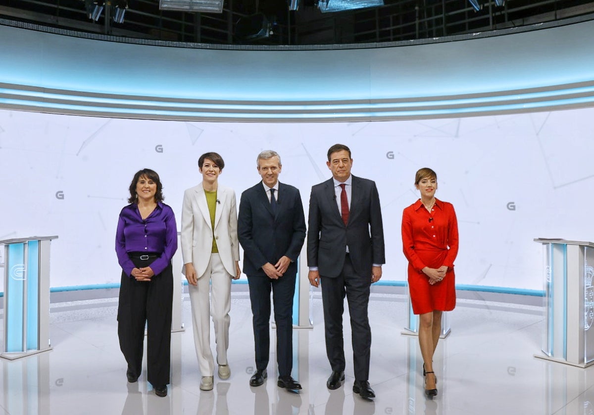 Foto de familia del debate llevado a cabo este lunes en la CRTVG