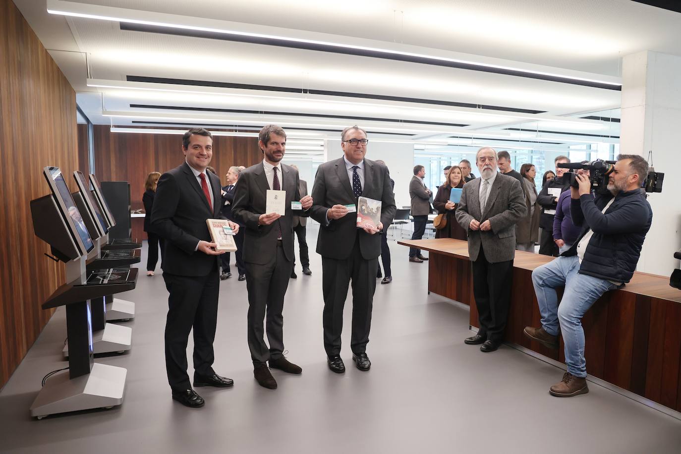 Fotos: la inauguración de la imponente Biblioteca Grupo Cántico de Córdoba
