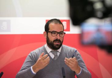 El socialista Ángel Hernández deja sus cargos políticos tras su detención por violencia de género