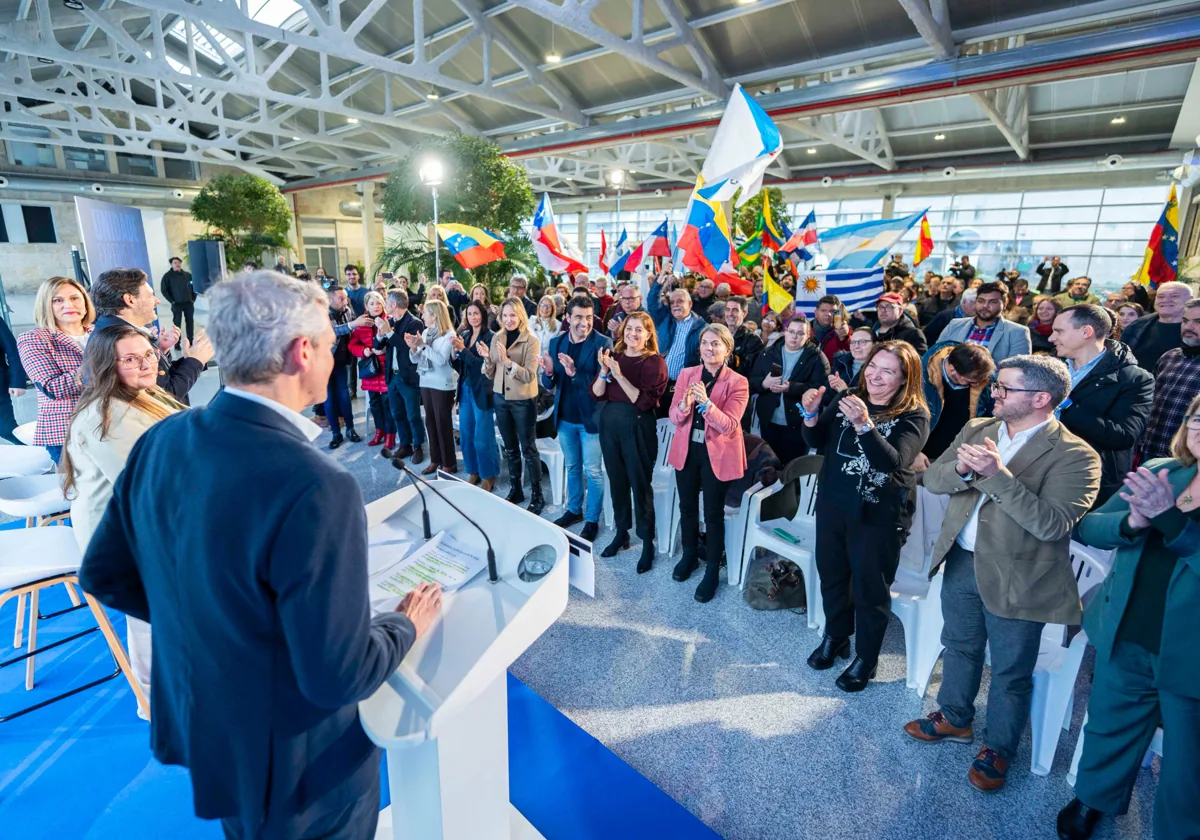 Alfonso Rueda, este jueves en un acto electoral en Vigo