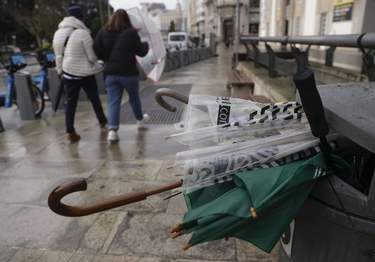 Karlotta pone en alerta a media España por rachas de viento de 110 km/h, oleaje y lluvias