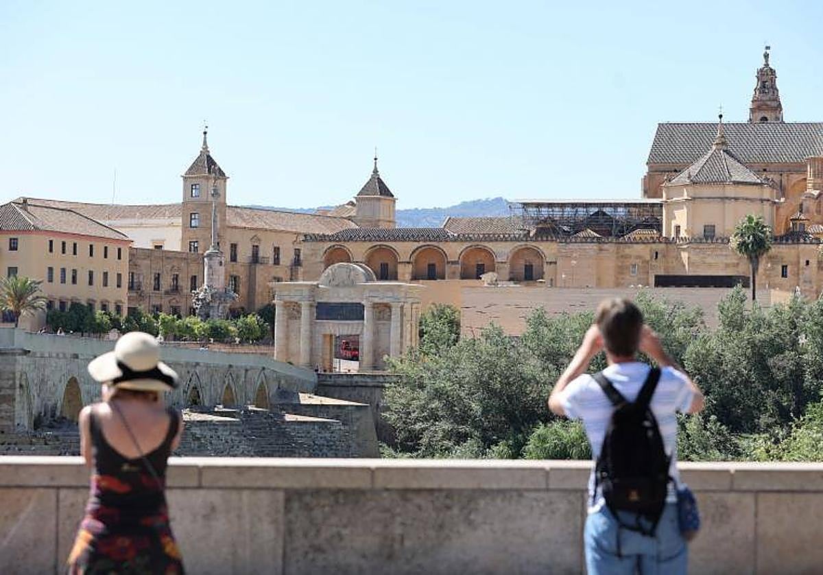 Vistas de la Mezquita-Catedral y el Puente Romano