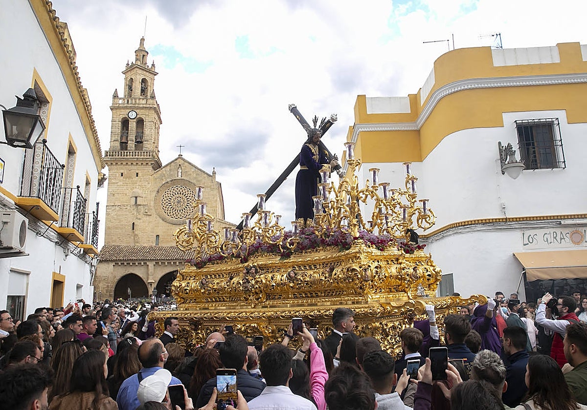 El Señor del Calvario, sobre su paso un Miércoles Santo