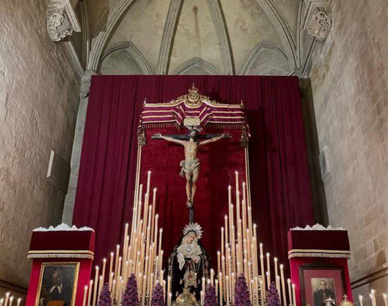 Altar de cultos del Cristo de la Expiración, en San Pablo