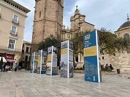La plaza de la Reina de Valencia acoge una exposición sobre el centenario de los restaurantes del paseo de Neptuno