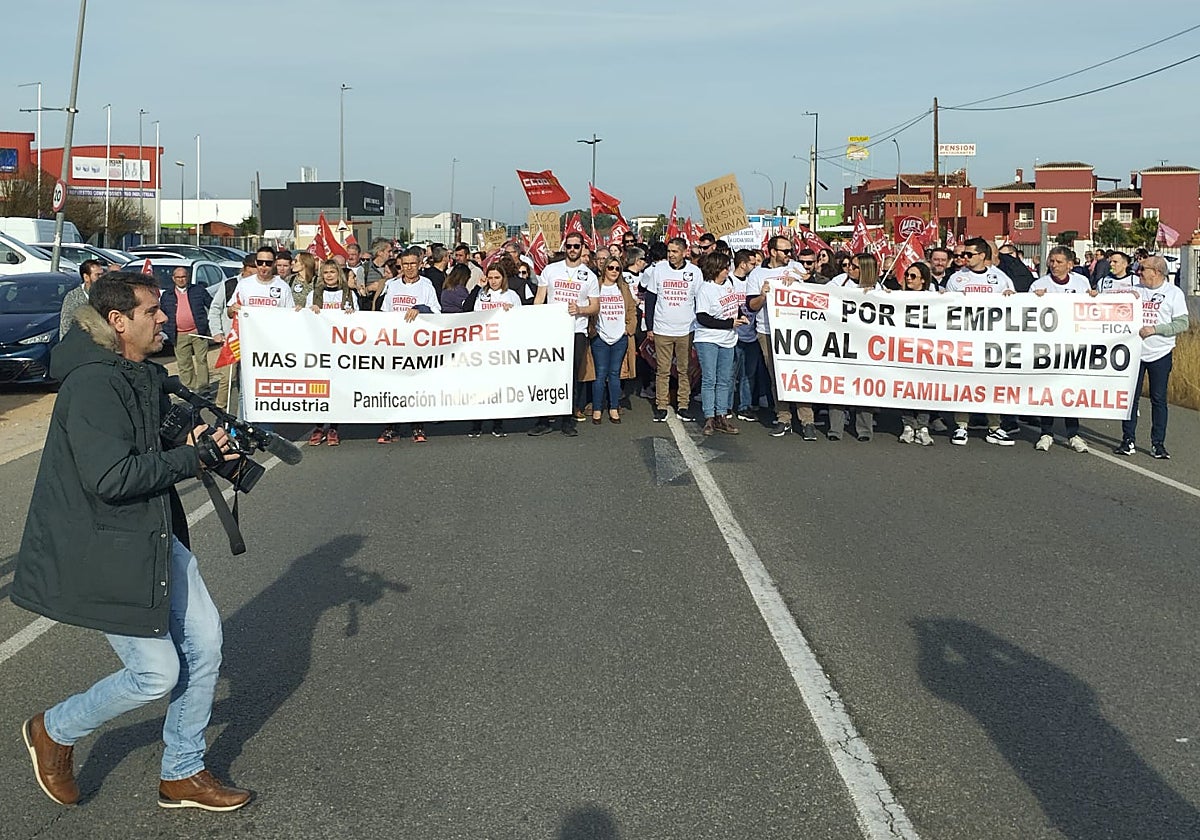 Trabajadores de Bimbo en una manifestación en El Verger (Alicante).