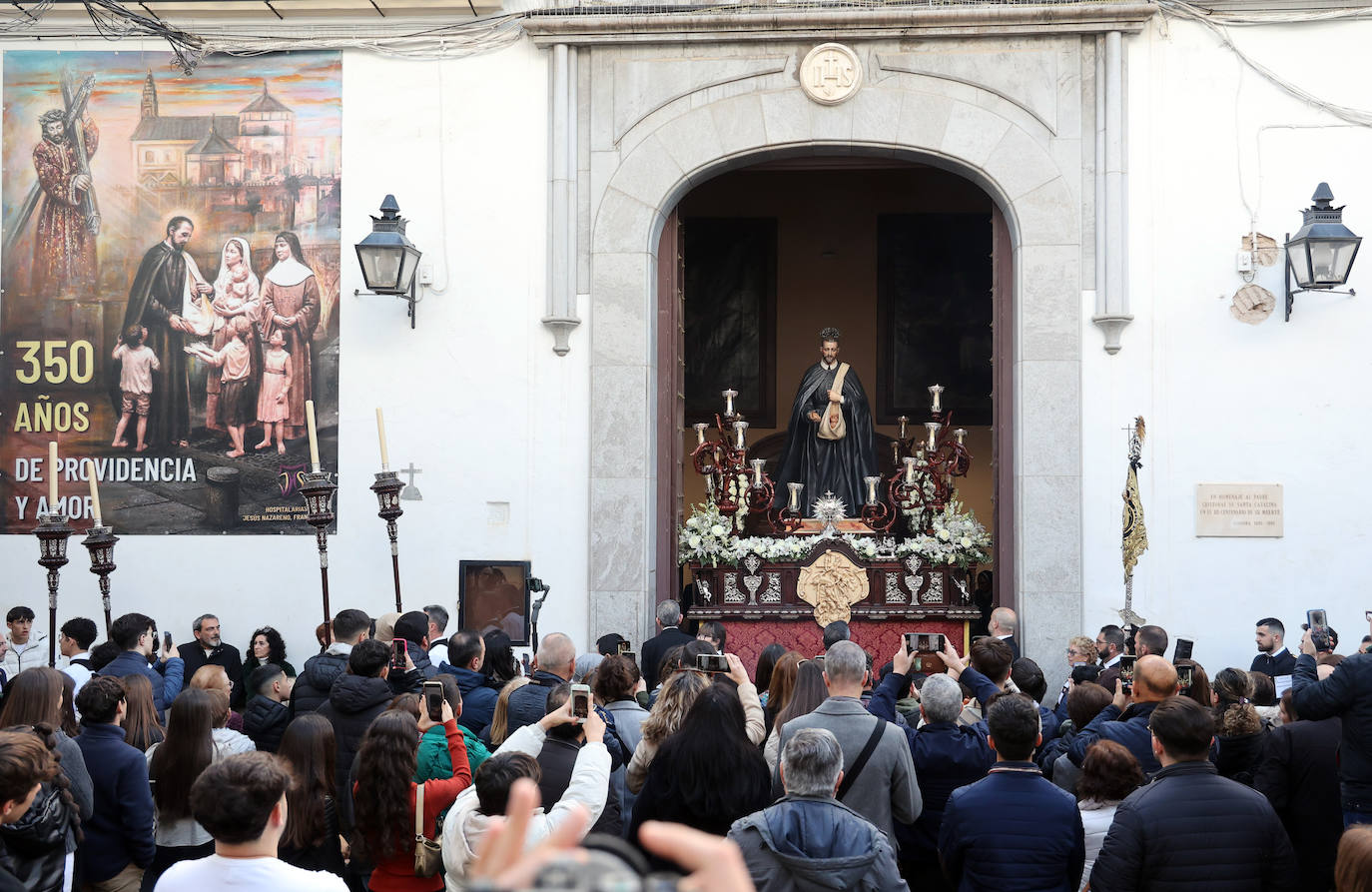 Fotos: La emocionante procesión del Padre Cristóbal en Córdoba