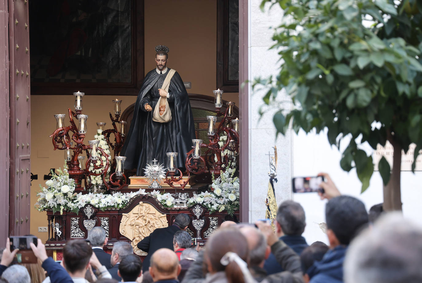 Fotos: La emocionante procesión del Padre Cristóbal en Córdoba