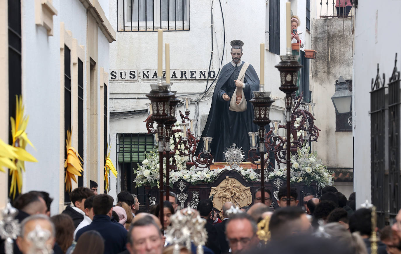 Fotos: La emocionante procesión del Padre Cristóbal en Córdoba