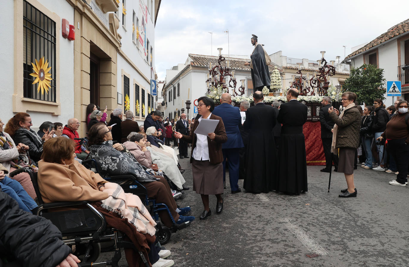 Fotos: La emocionante procesión del Padre Cristóbal en Córdoba