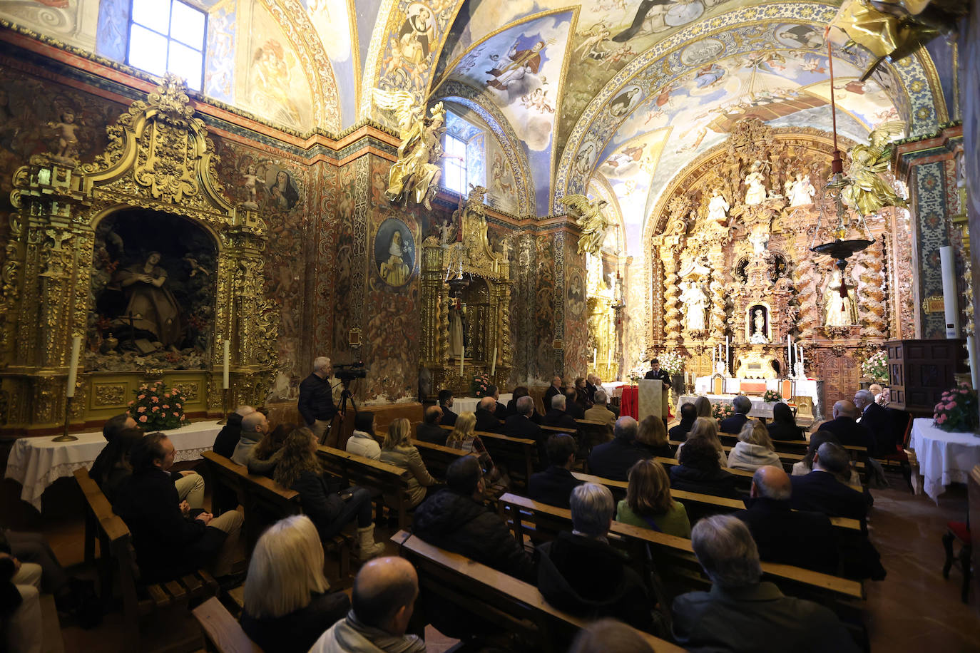 Fotos: El rosario en la exaltación de San Álvaro