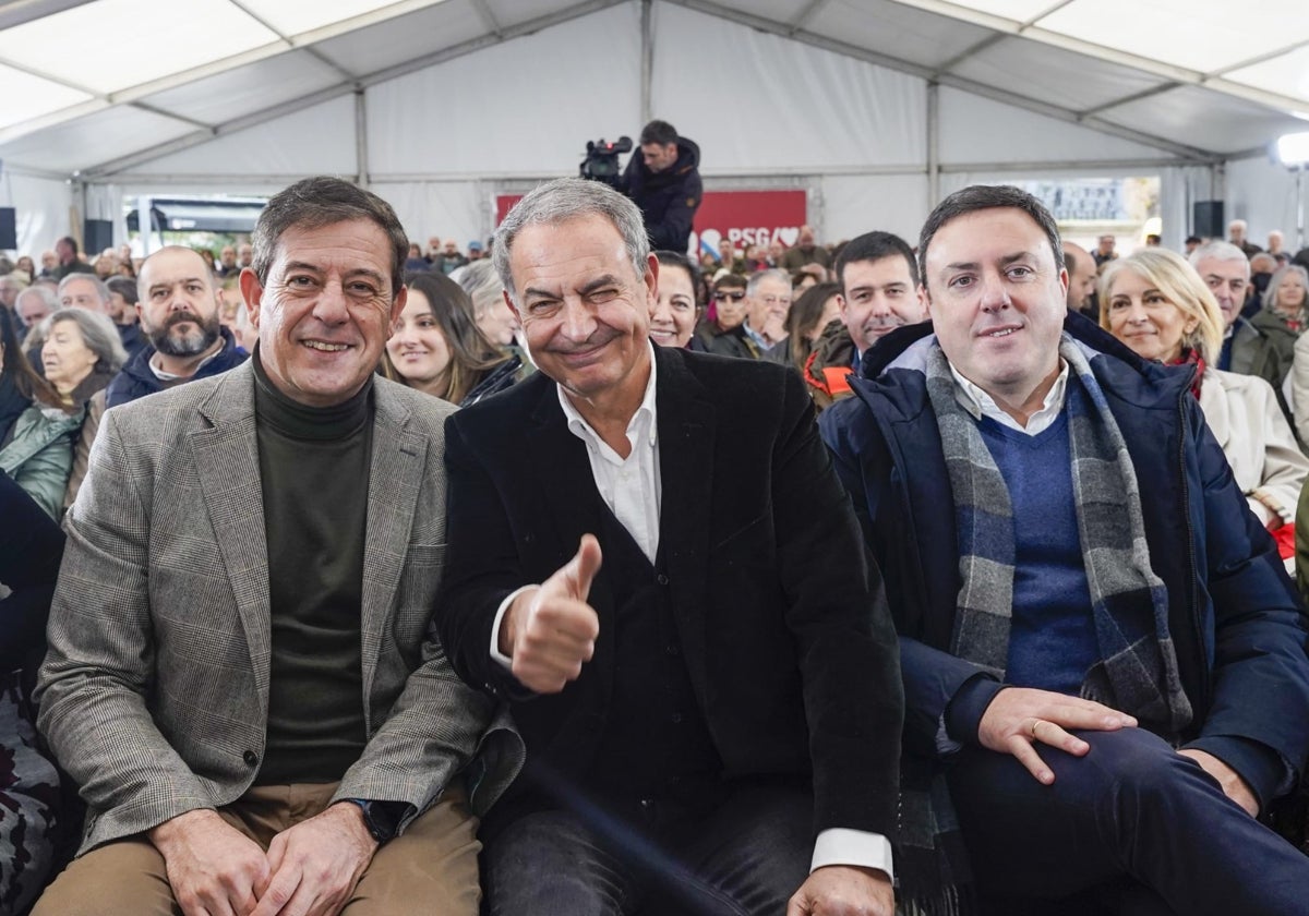 José Ramón Gómez Besteiro, José Luis Rodríguez Zapatero y Valentín González Formoso, este domingo en un mitin en Ferrol