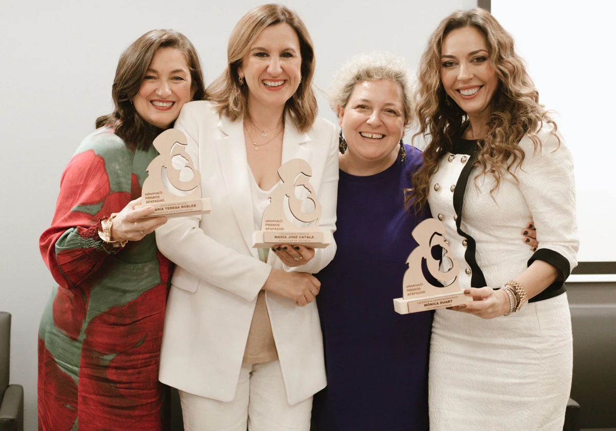 María Teresa Robles, María José Catalá, Lourdes Álvarez y Mónica Duart.