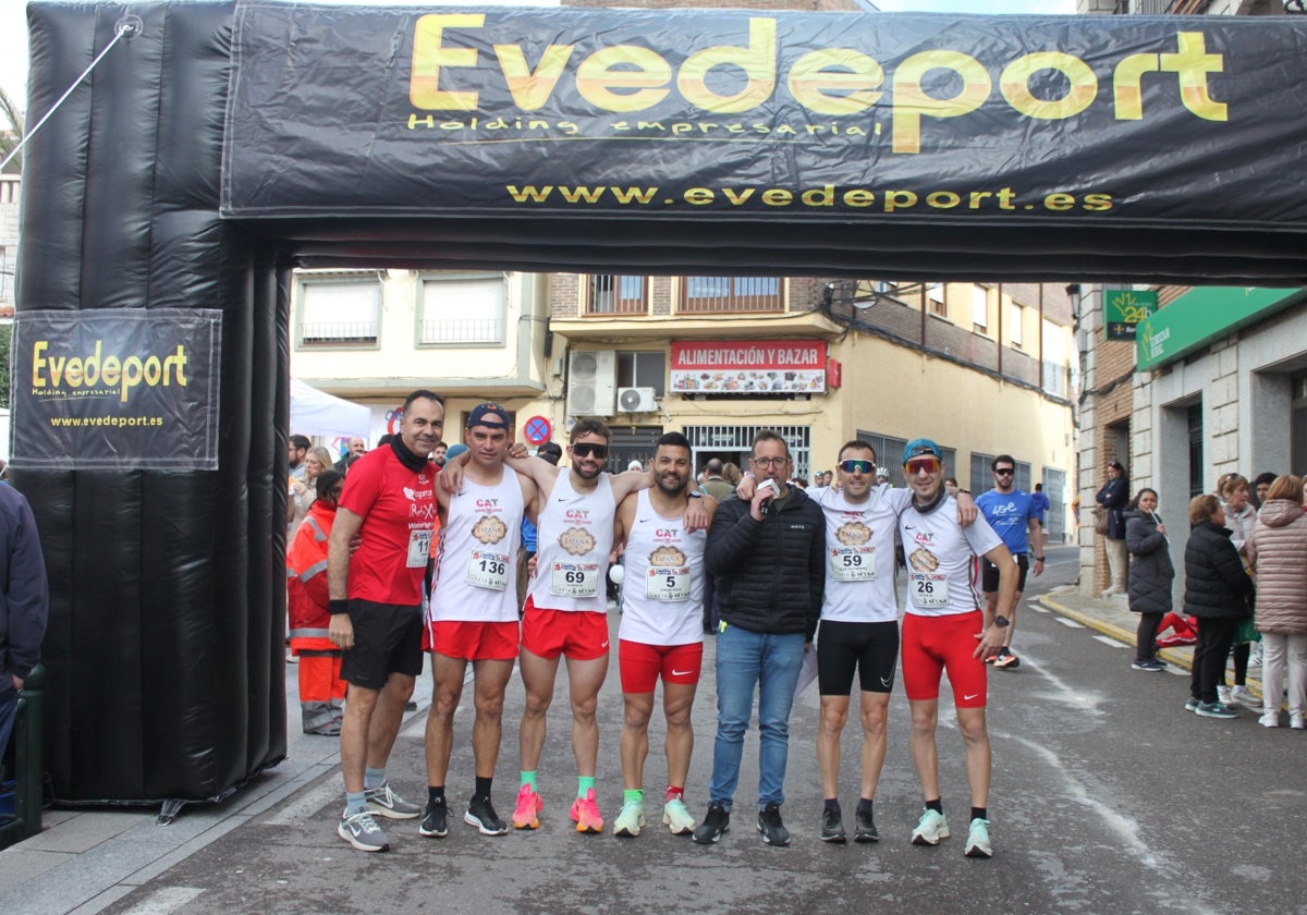 Participantes en la Carrera del Chorizo en Castillo de Bayuela