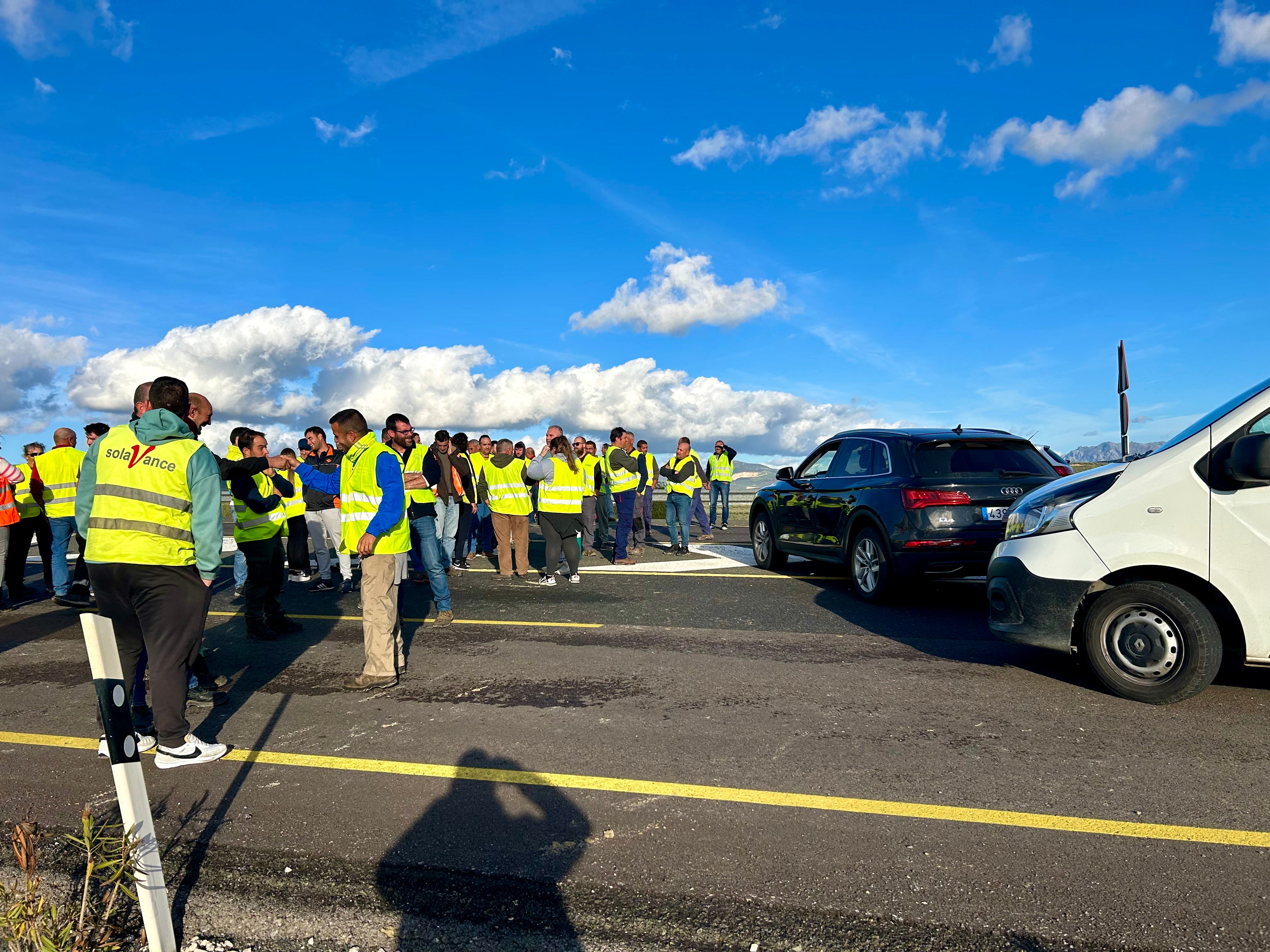 Fotos: una nueva tractorada de protesta corta carreteras en la Subbética