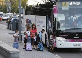 La patronal de transporte en autobús acusa a la Delegación del Gobierno de situar a la población «en su contra» con datos «irreales»