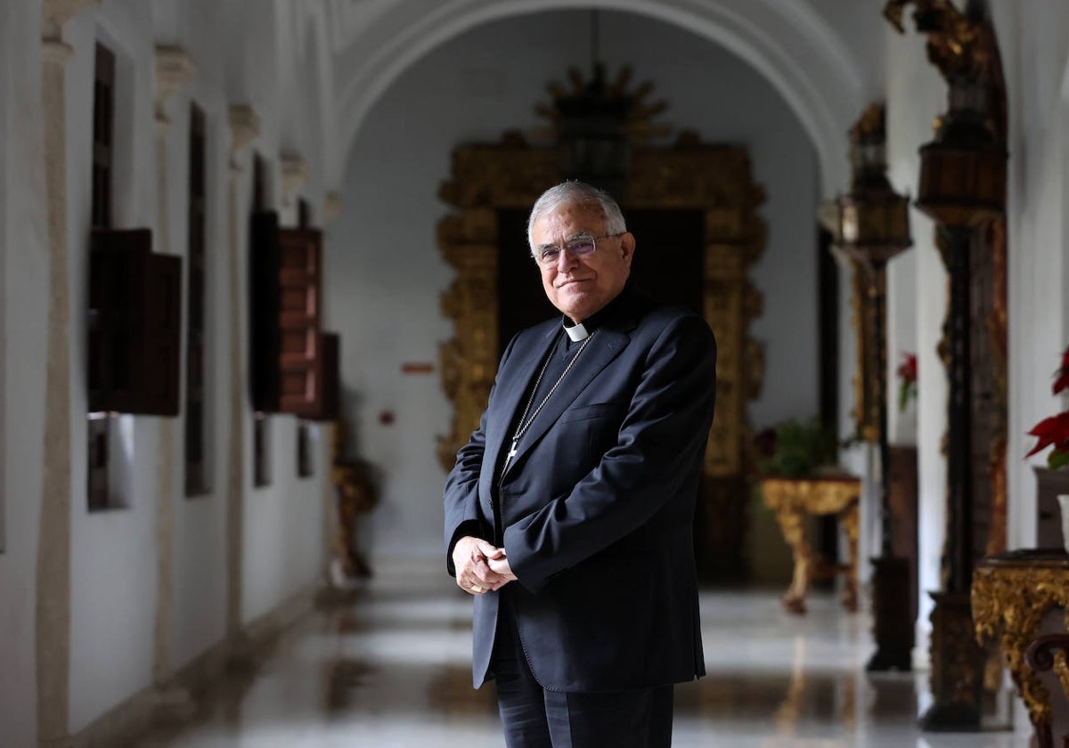 El obispo, Demetrio Fernández, durante la entrevista para 'Pasión en Córdoba'