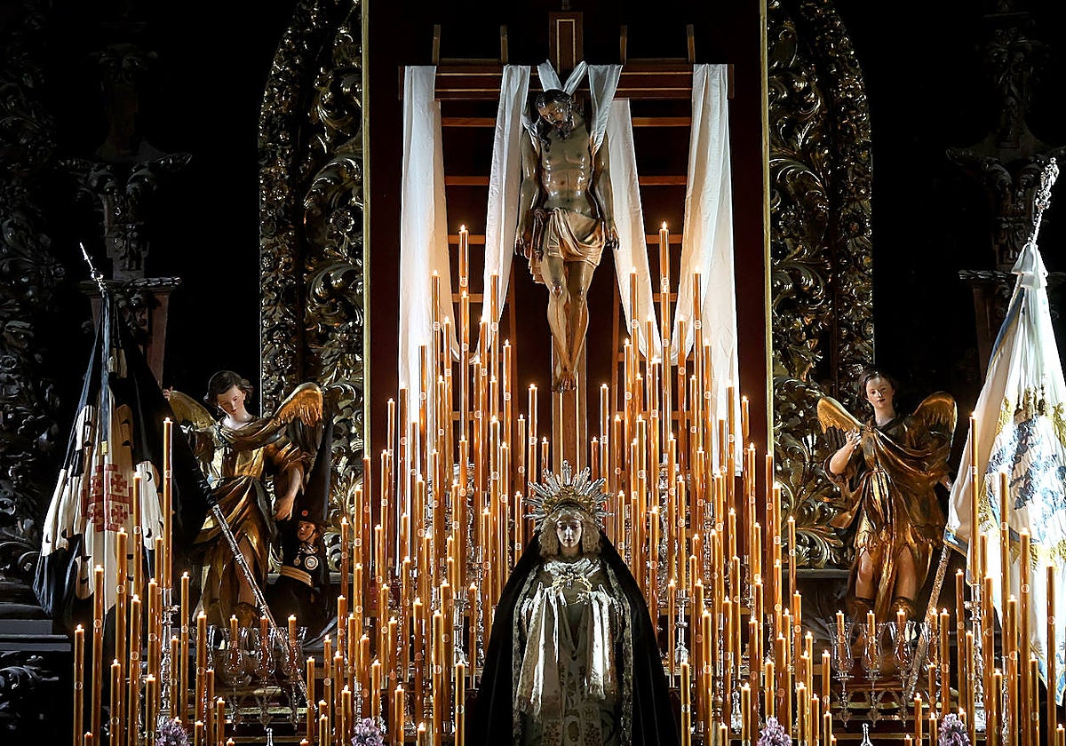 Altar de cultos de la hermandad del Santo Sepulcro, de marzo de 2023