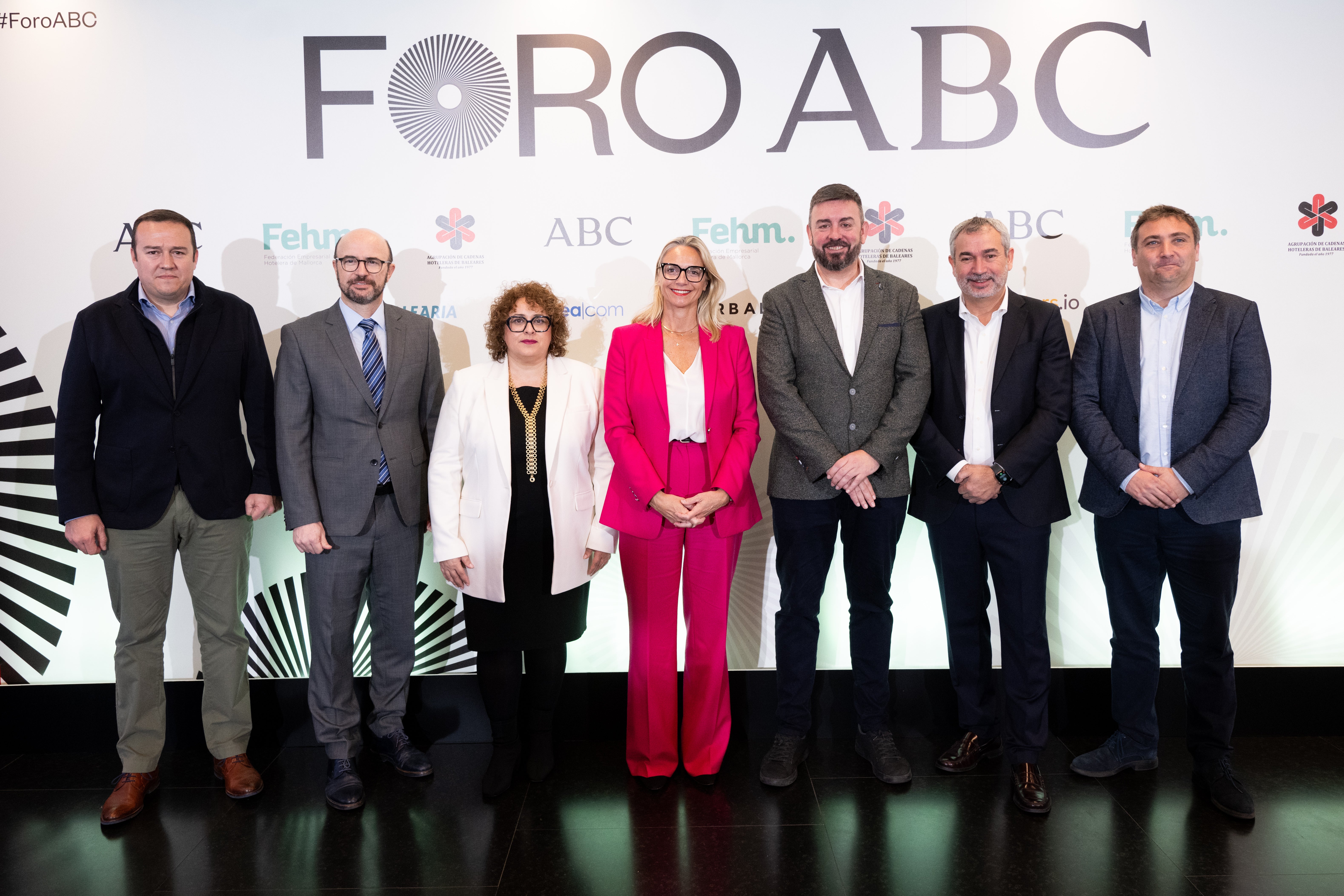 Jorge del Barrio, CEO ATA ECotecnología e Higiene del Agua, Rafael Guinea Mairlot, presidente MAC Insular, María José Aguiló, Agrupación Cadenas Hoteleras de Mallorca, María Frontera, presidenta de FEHM, Bernat Cañellas Murci, CEO y cofundador de Schôolers, Bernat Vidal, CEO de Borbalán y Pau Crespí Vilimelis, CEO de Biolínea