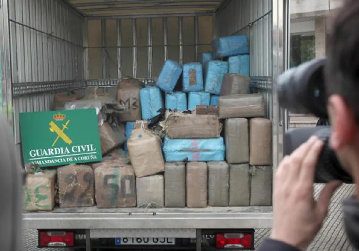 Incautación por parte de la Guardia Civil de un camión cargado con 3.800kg de hachís