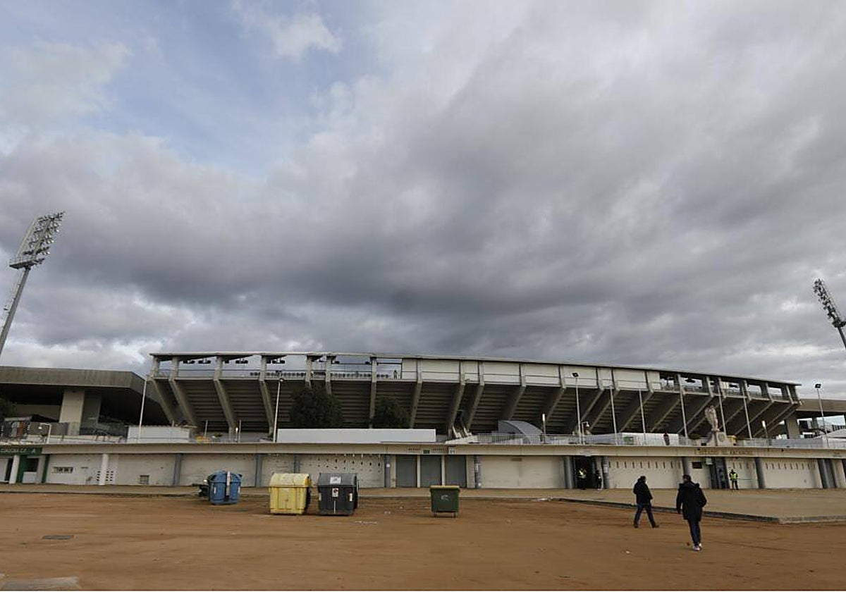 Imagen panorámica del estadio El Arcángel, con la grada de Tribuna
