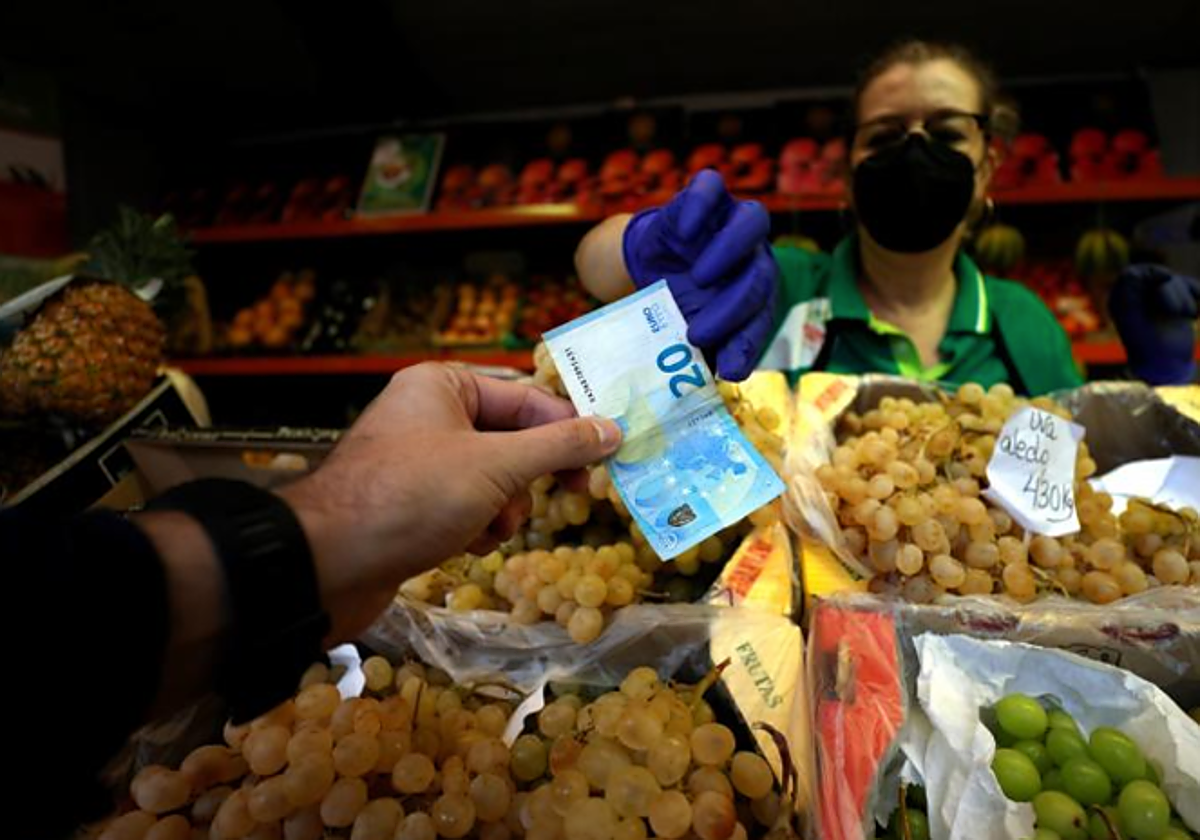 Imagen de archivo de la compra en un mercado de A Coruña