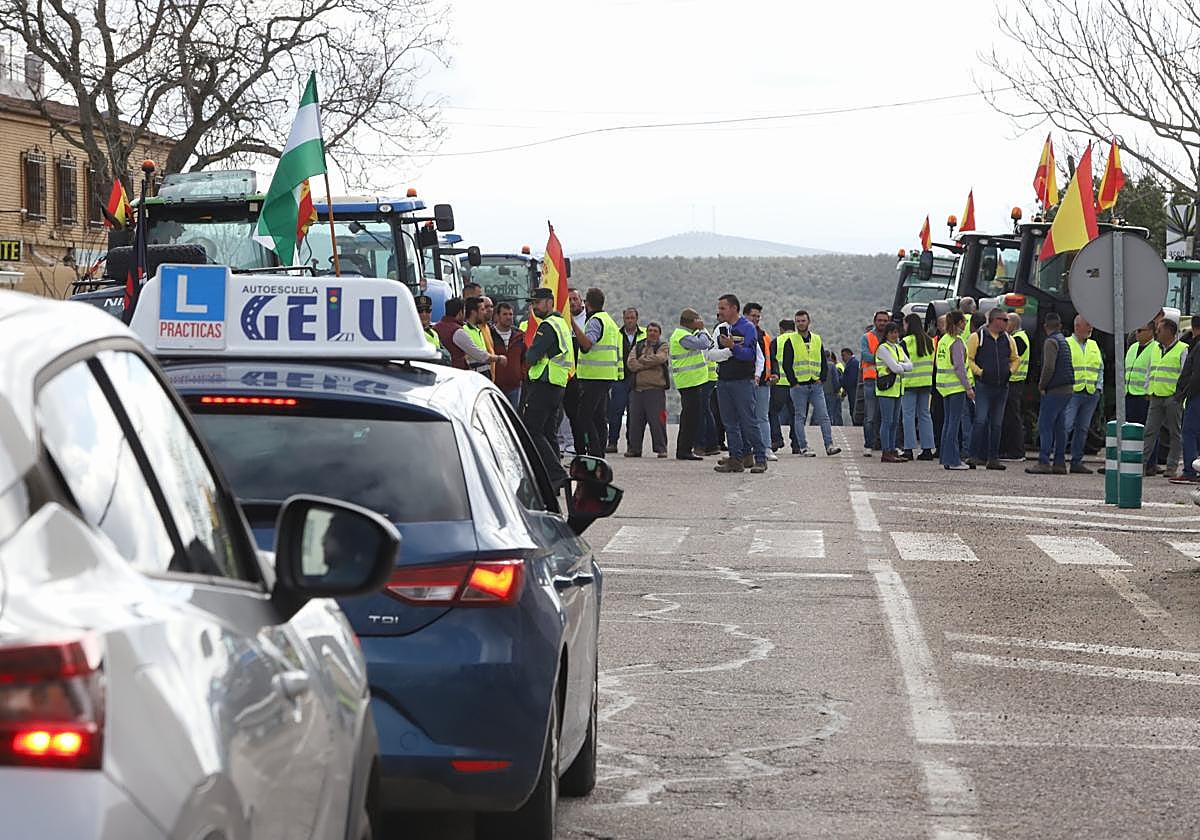 Fotos: las tractoradas colapsan varias carreteras de Córdoba