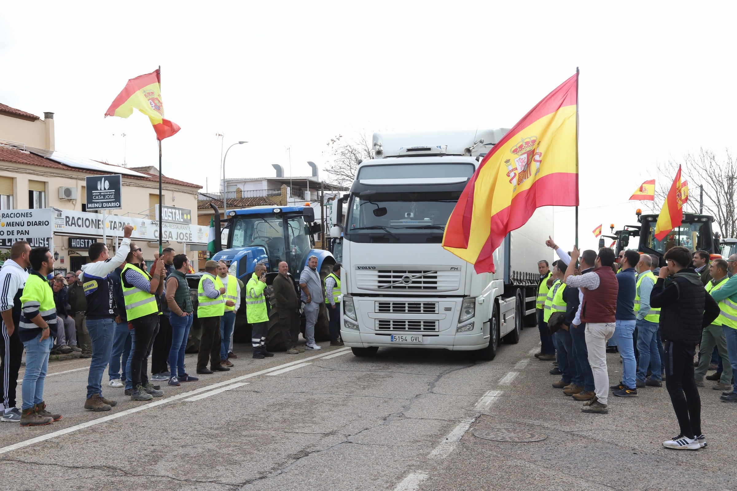 Fotos: las tractoradas colapsan varias carreteras de Córdoba