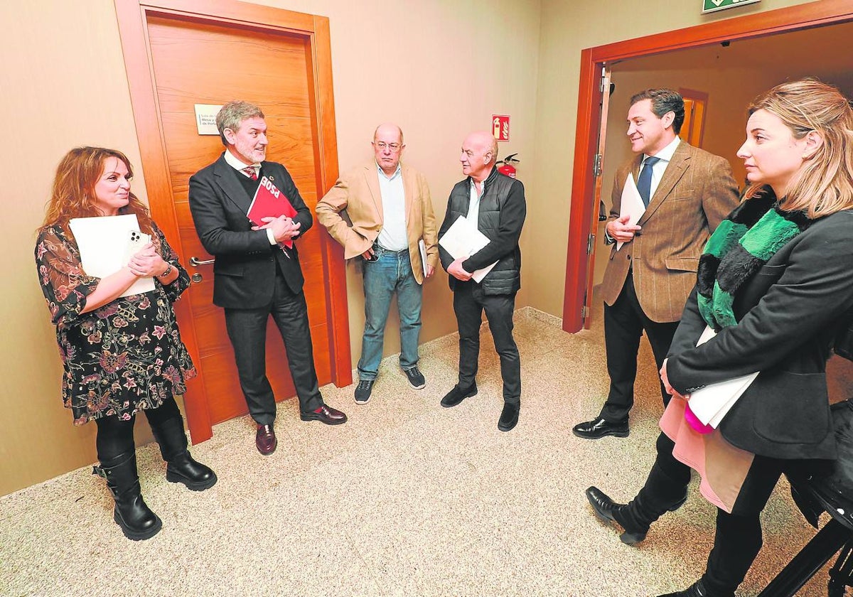 Representantes de los grupos parlamentarios, antes de comenzar la Junta de Portavoces en las Cortes