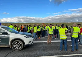 La movilización del campo de Castilla y León sigue pese a las promesas del ministro Planas