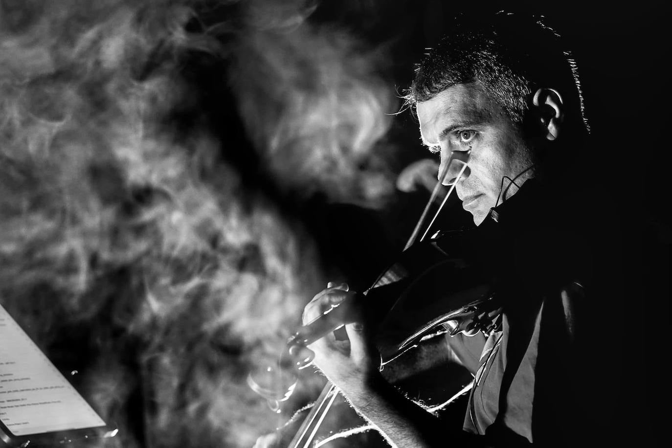 Imagen del violinista Vasko Vassilev en pleno concierto
