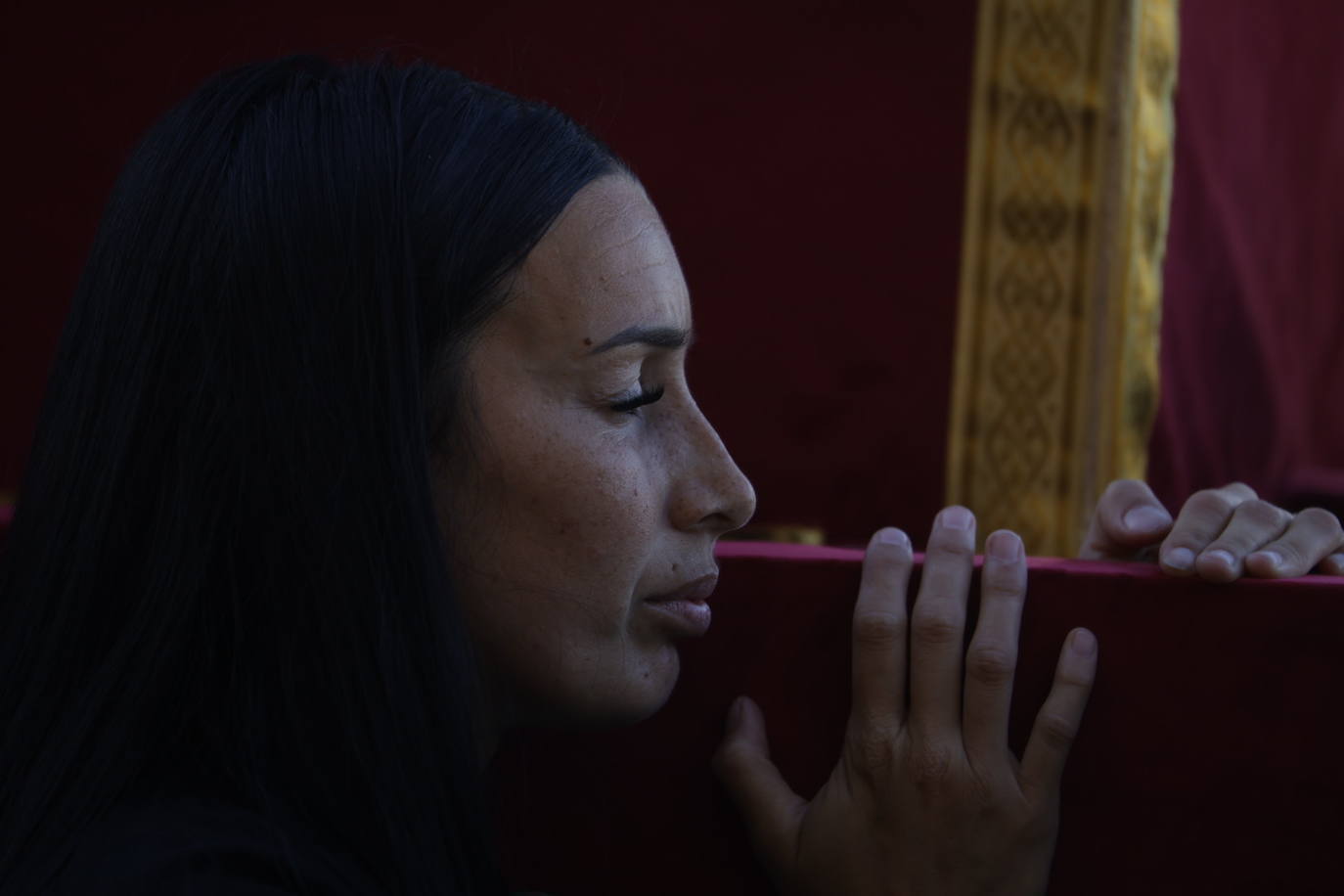 Fotos: El Cristo de la Piedad sale hacia la Catedral para el Vía Crucis de las cofradías de Córdoba