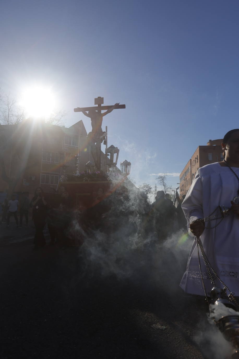 Fotos: El Cristo de la Piedad sale hacia la Catedral para el Vía Crucis de las cofradías de Córdoba