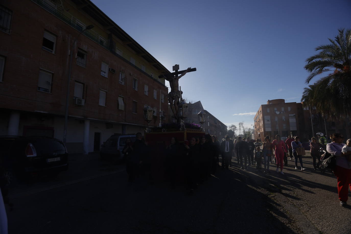 Fotos: El Cristo de la Piedad sale hacia la Catedral para el Vía Crucis de las cofradías de Córdoba