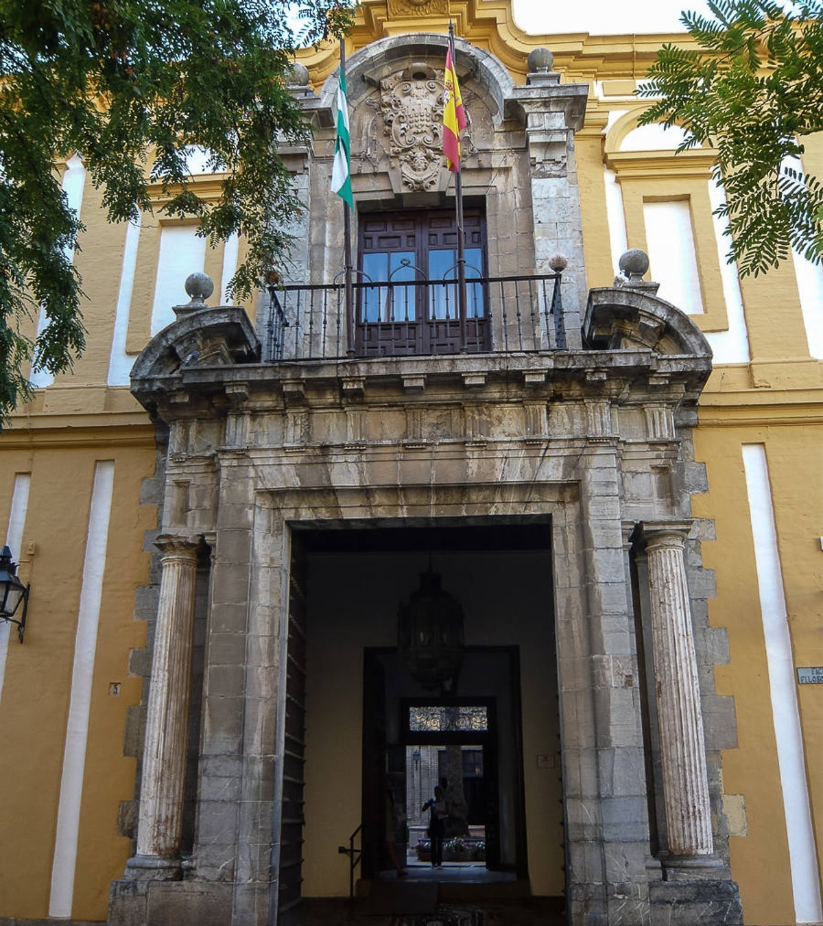 Fachada del antiguo hospital del Cardenal Salazar, hoy Facultad de Filosofía y Letras