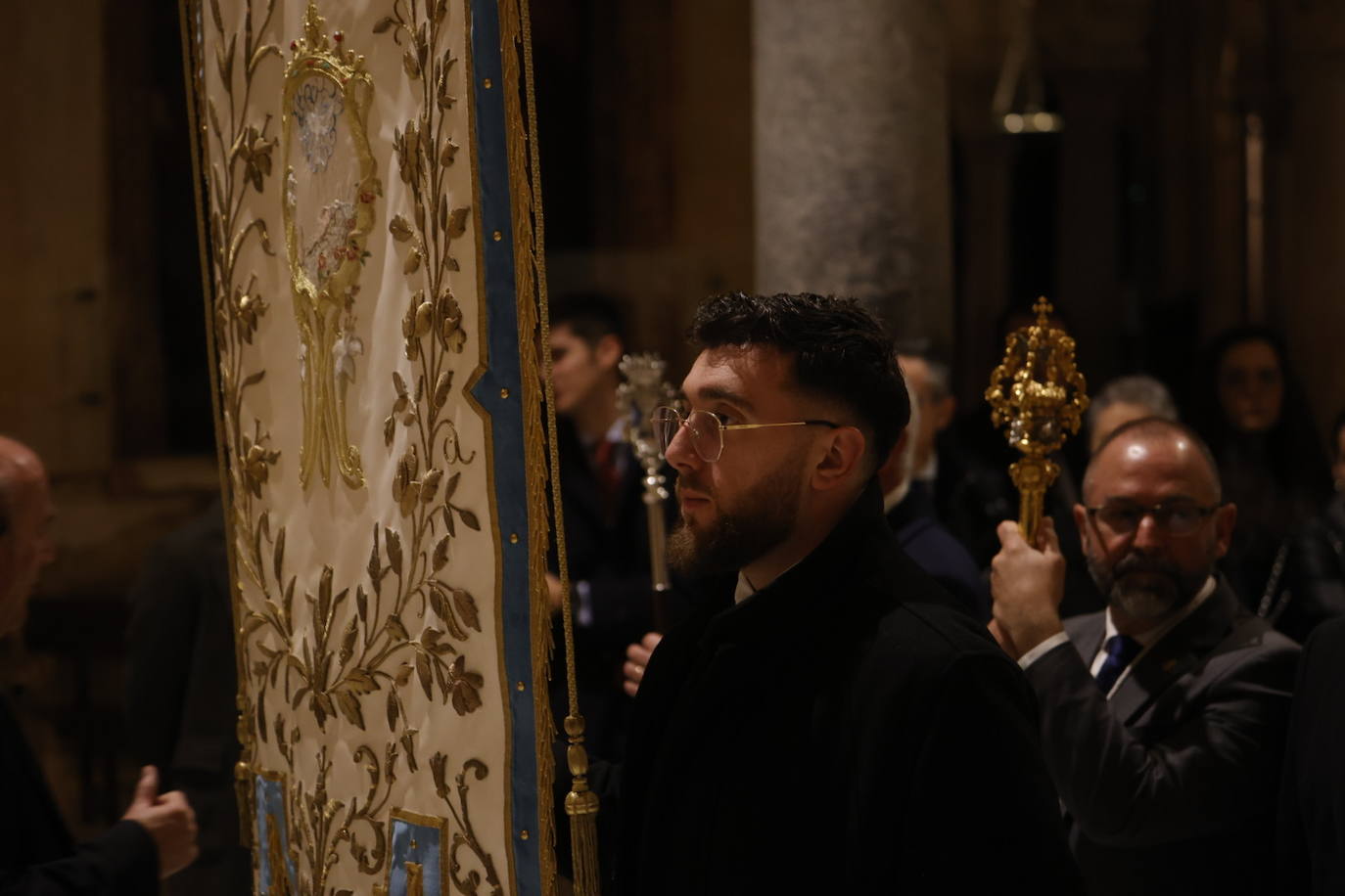 Fotos: El sobrecogedor Vía Crucis de las hermandades en torno al Cristo de la Piedad de Córdoba