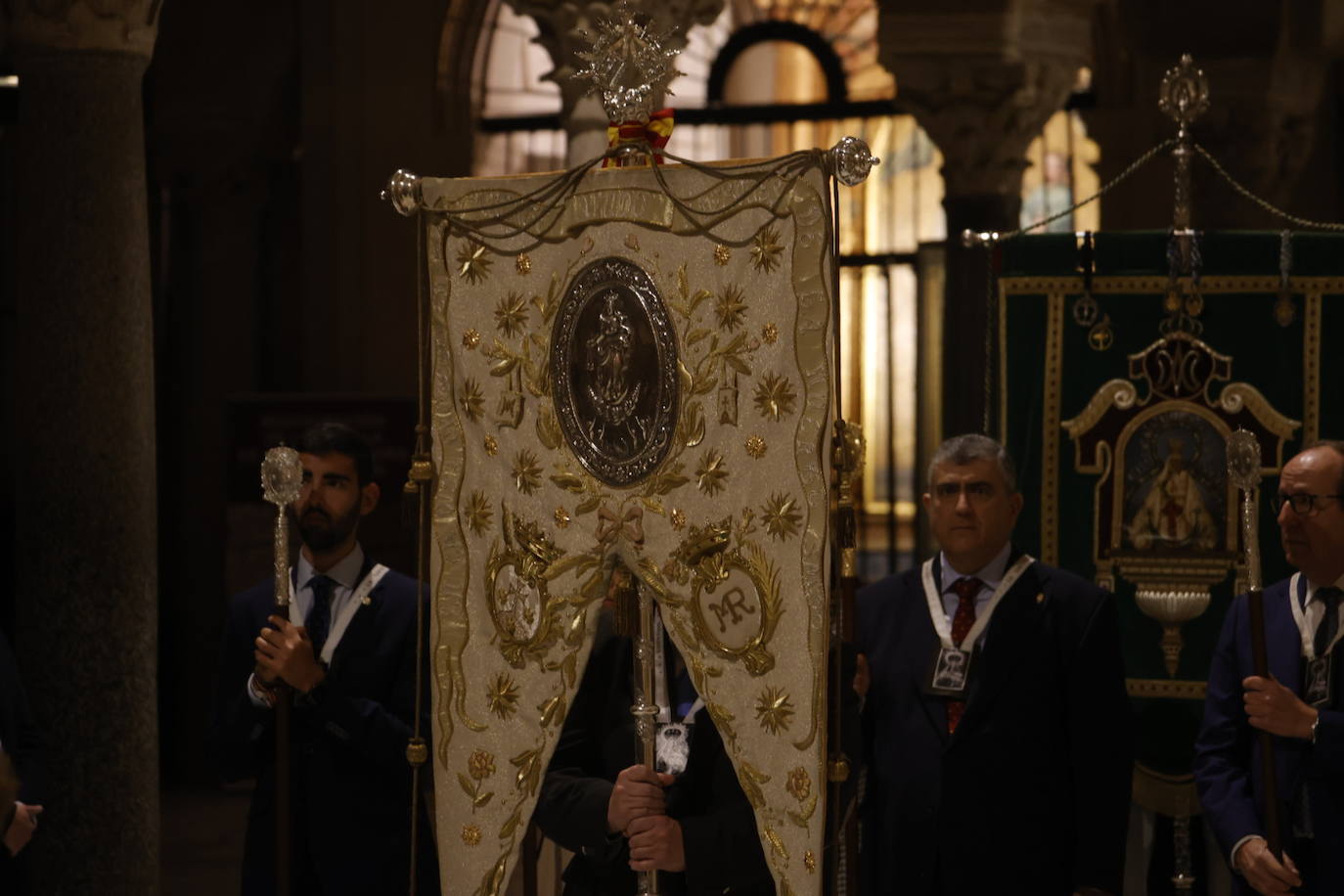 Fotos: El sobrecogedor Vía Crucis de las hermandades en torno al Cristo de la Piedad de Córdoba