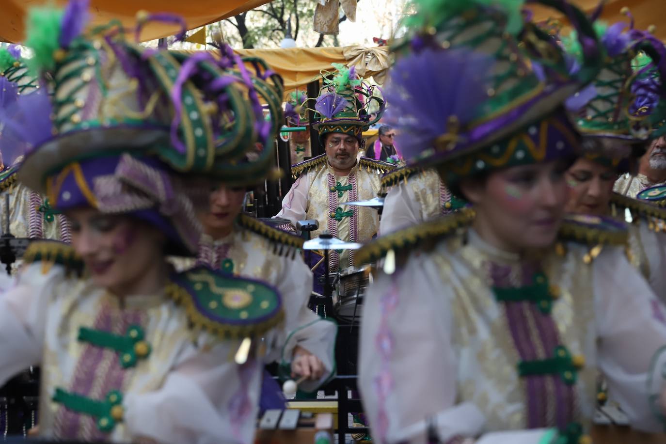 Fotos: la Cabalgata del Carnaval llena de exuberancia las calles de Córdoba
