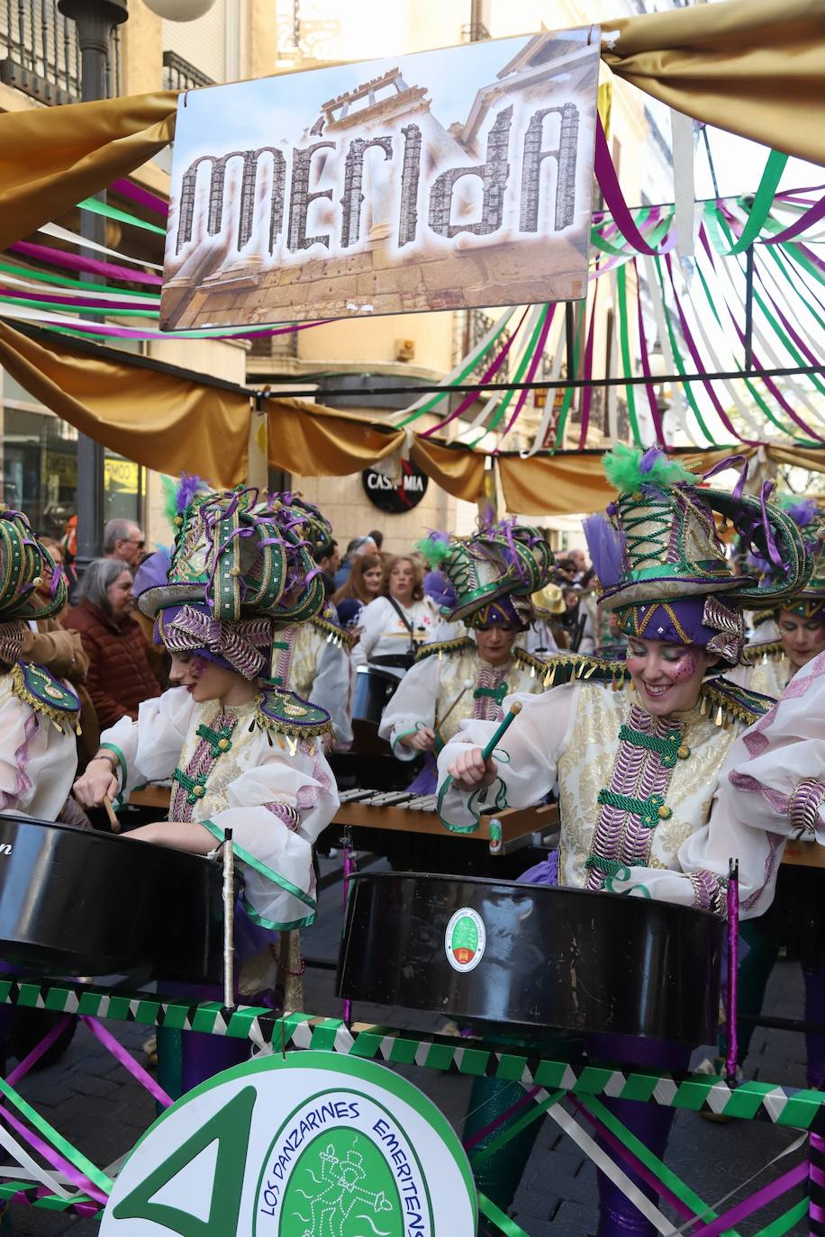 Fotos: la Cabalgata del Carnaval llena de exuberancia las calles de Córdoba