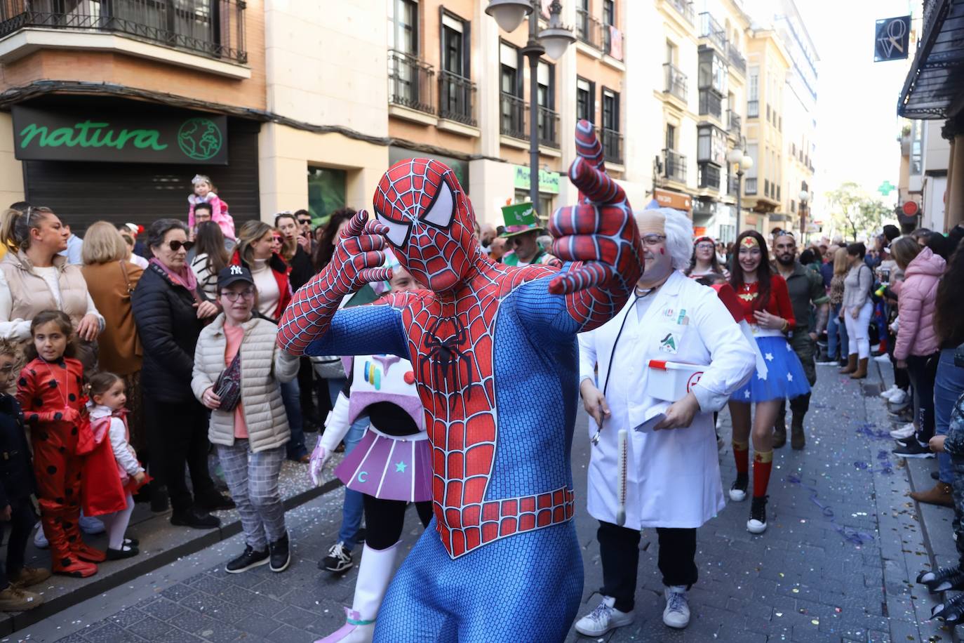 Fotos: la Cabalgata del Carnaval llena de exuberancia las calles de Córdoba