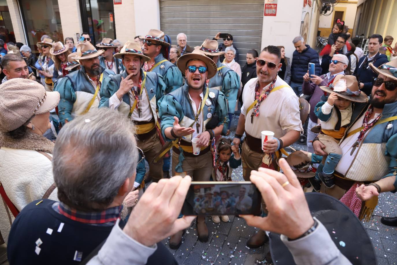 Fotos: la Cabalgata del Carnaval llena de exuberancia las calles de Córdoba
