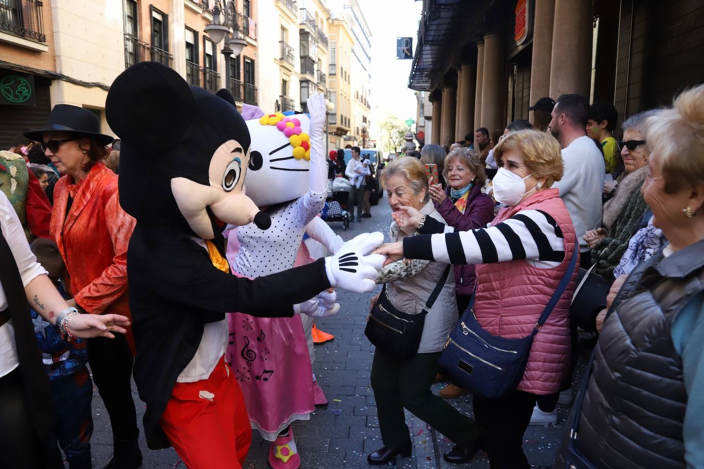Fotos: la Cabalgata del Carnaval llena de exuberancia las calles de Córdoba