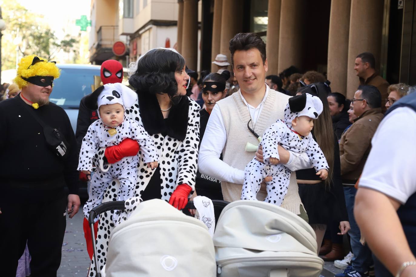 Fotos: la Cabalgata del Carnaval llena de exuberancia las calles de Córdoba