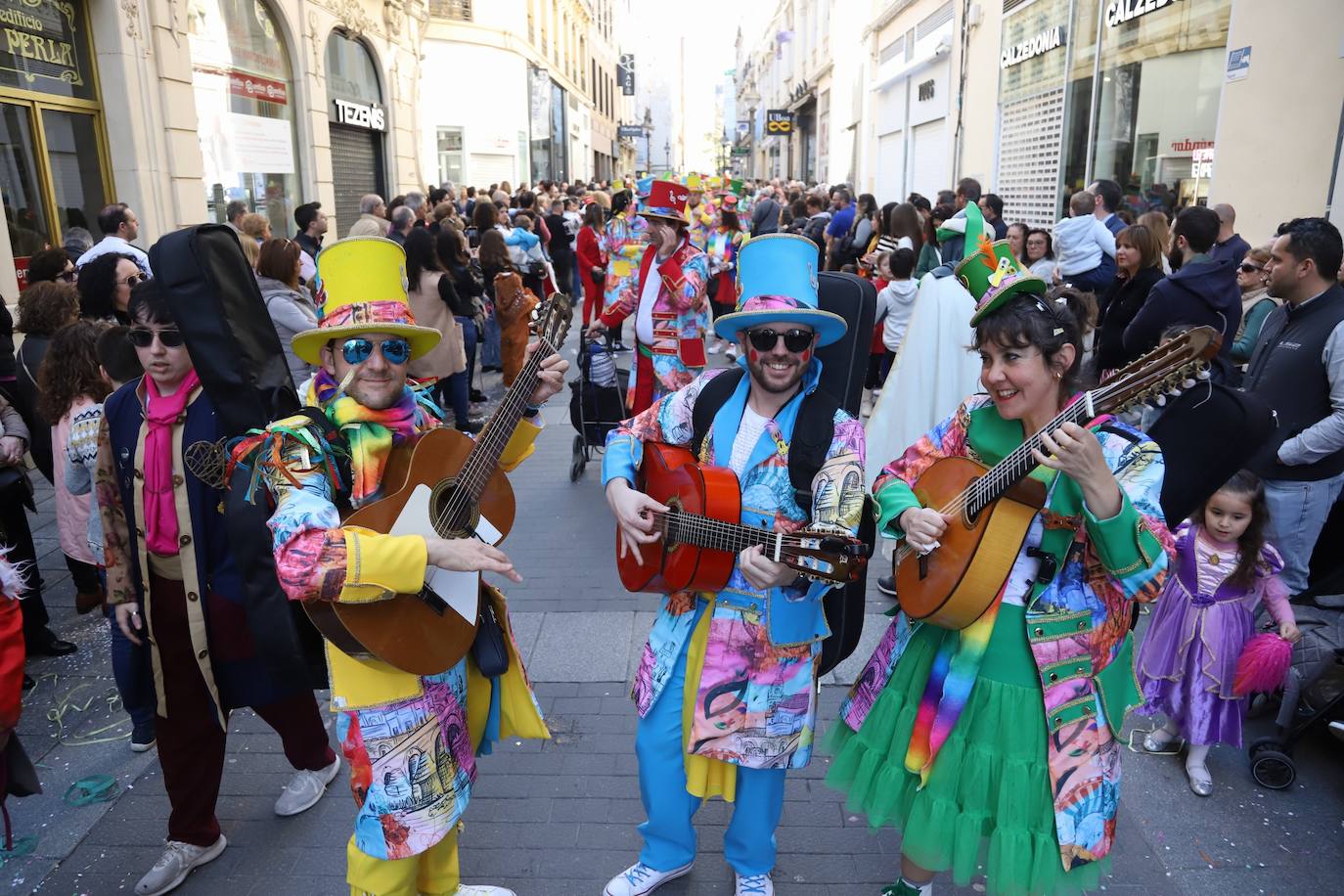 Fotos: la Cabalgata del Carnaval llena de exuberancia las calles de Córdoba