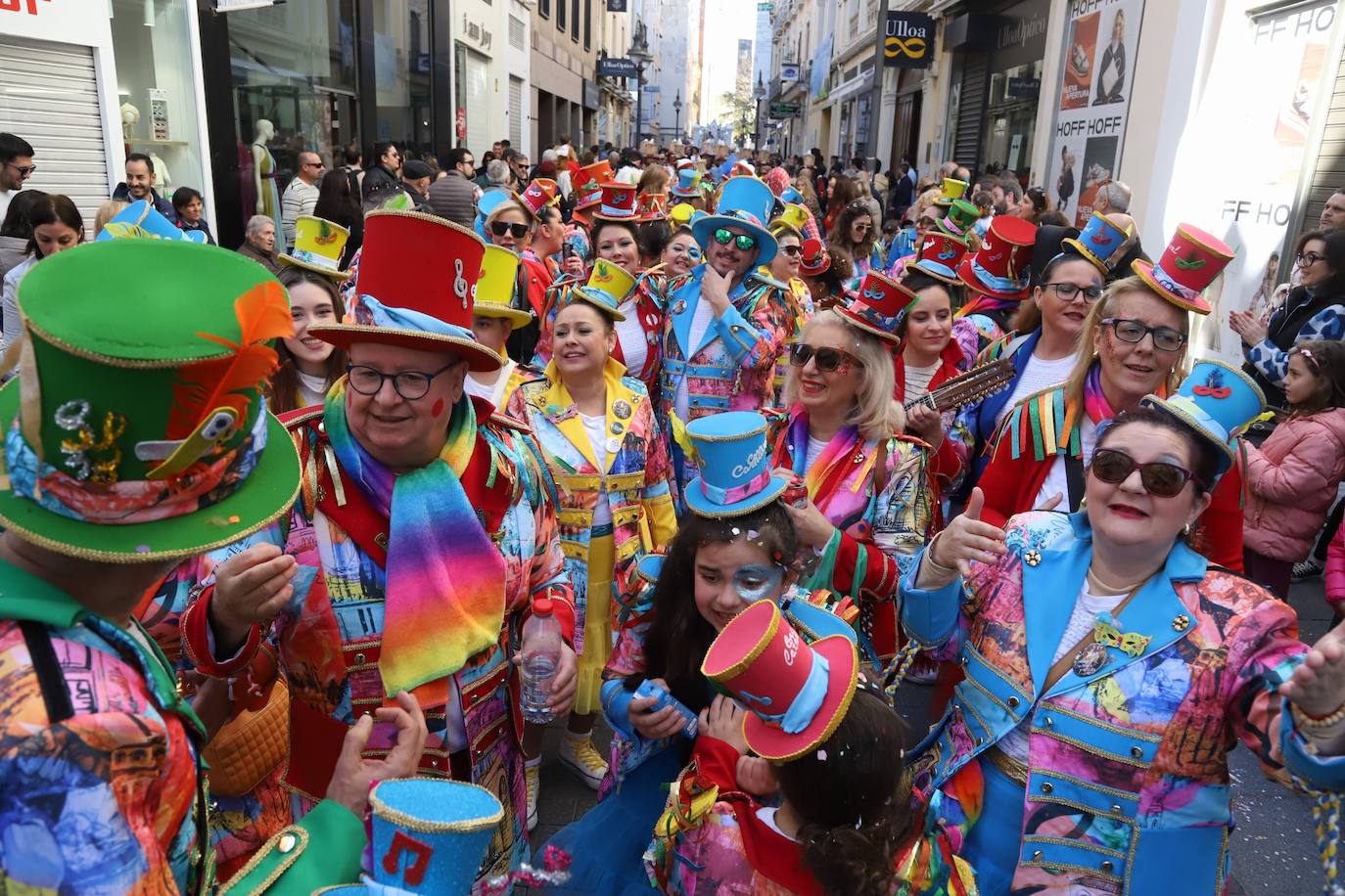 Fotos: la Cabalgata del Carnaval llena de exuberancia las calles de Córdoba