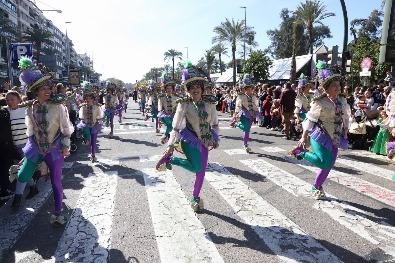 Fotos: la Cabalgata del Carnaval llena de exuberancia las calles de Córdoba