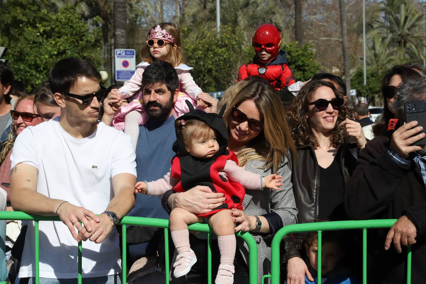 Fotos: la Cabalgata del Carnaval llena de exuberancia las calles de Córdoba