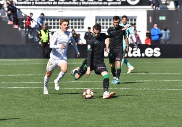El Córdoba CF rescata un punto ante el Ceuta en el último suspiro gracias a Lapeña (1-1)
